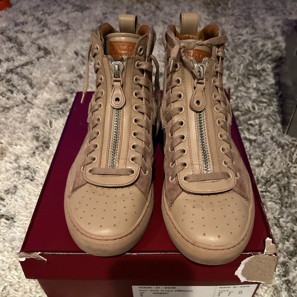 Ballys - Picture 2 of 2